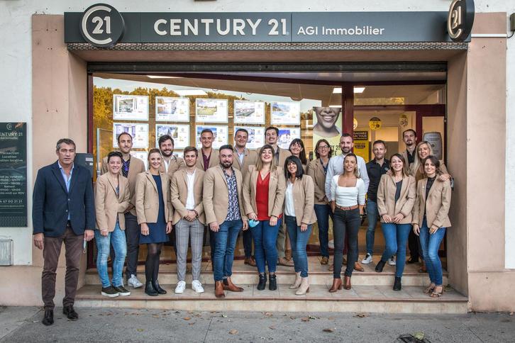 l'équipe de l'agence AGI Immobilier