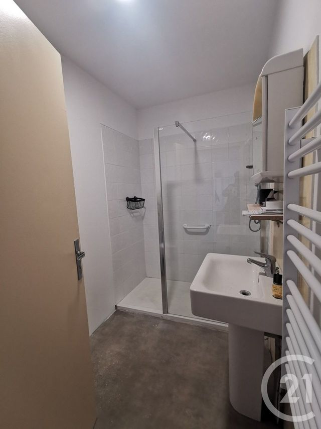 Appartement F3 à louer - 3 pièces - 65.0 m2 - PEZENAS - 34 - LANGUEDOC-ROUSSILLON - Century 21 Agi Immobilier