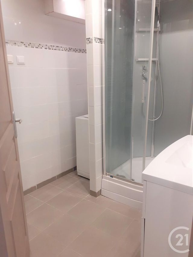 Afficher la photo en grand Appartement F3 à louer - 3 pièces - 46.0 m2 - PEZENAS - 34 - LANGUEDOC-ROUSSILLON - Century 21 Agi Immobilier
