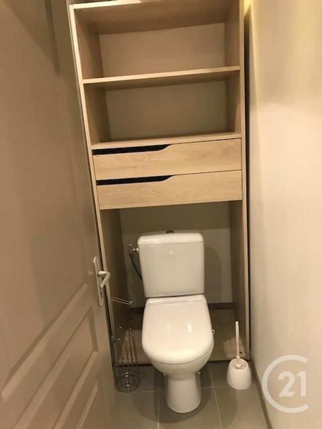 Afficher la photo en grand Appartement F3 à louer - 3 pièces - 46.0 m2 - PEZENAS - 34 - LANGUEDOC-ROUSSILLON - Century 21 Agi Immobilier