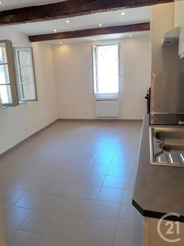 Afficher la photo en grand Appartement F3 à louer - 3 pièces - 46.0 m2 - PEZENAS - 34 - LANGUEDOC-ROUSSILLON - Century 21 Agi Immobilier