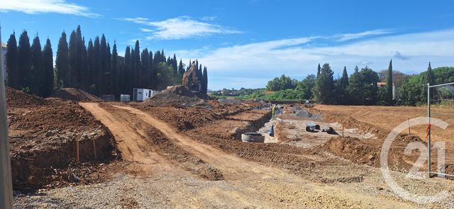 Afficher la photo en grand terrain à vendre - 260.0 m2 - LEZIGNAN LA CEBE - 34 - LANGUEDOC-ROUSSILLON - Century 21 Agi Immobilier