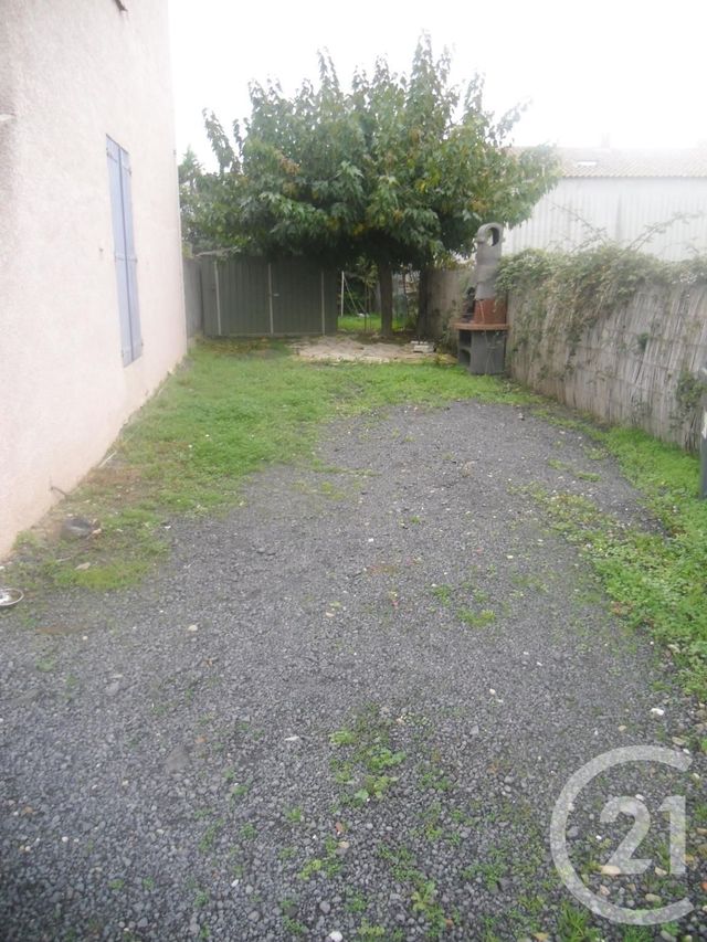 Appartement F4 à louer - 4 pièces - 74.0 m2 - PEZENAS - 34 - LANGUEDOC-ROUSSILLON - Century 21 Agi Immobilier