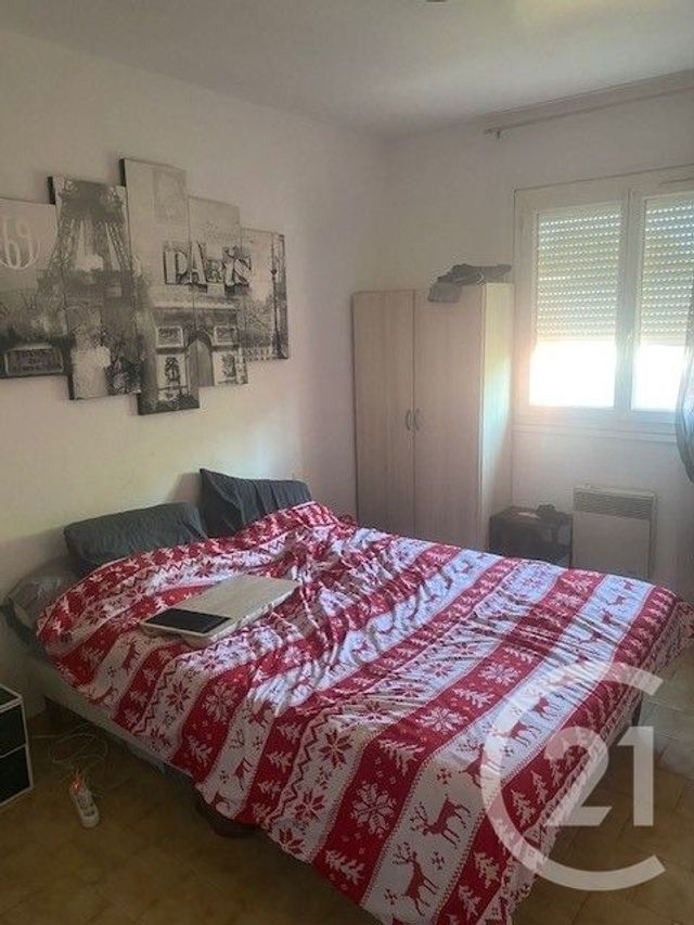 Appartement F4 à louer - 4 pièces - 74.0 m2 - PEZENAS - 34 - LANGUEDOC-ROUSSILLON - Century 21 Agi Immobilier