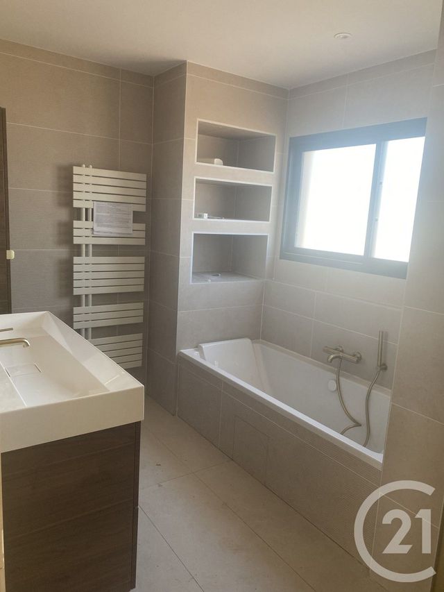 maison à louer - 5 pièces - 129.0 m2 - NEZIGNAN L EVEQUE - 34 - LANGUEDOC-ROUSSILLON - Century 21 Agi Immobilier