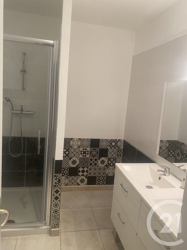 Appartement F4 à louer - 4 pièces - 83.06 m2 - VALROS - 34 - LANGUEDOC-ROUSSILLON - Century 21 Agi Immobilier