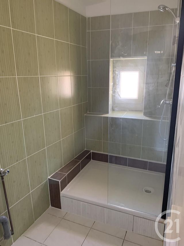 Appartement F3 à louer - 3 pièces - 60.0 m2 - ROUJAN - 34 - LANGUEDOC-ROUSSILLON - Century 21 Agi Immobilier