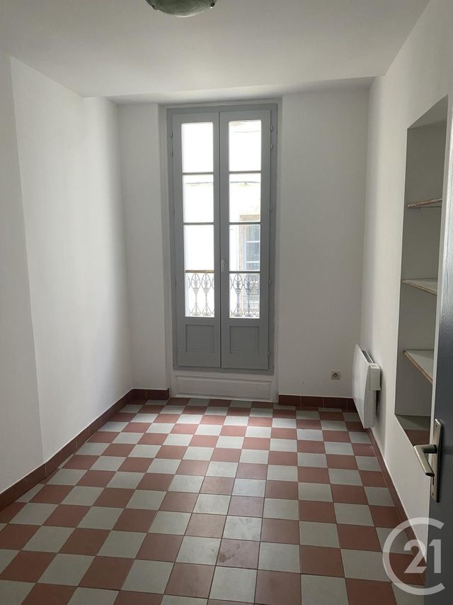 Appartement F3 à louer - 3 pièces - 68.0 m2 - PEZENAS - 34 - LANGUEDOC-ROUSSILLON - Century 21 Agi Immobilier