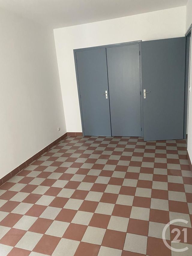 Appartement F3 à louer - 3 pièces - 68.0 m2 - PEZENAS - 34 - LANGUEDOC-ROUSSILLON - Century 21 Agi Immobilier