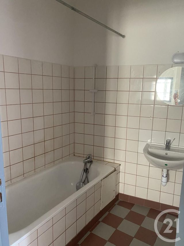 Appartement F3 à louer - 3 pièces - 68.0 m2 - PEZENAS - 34 - LANGUEDOC-ROUSSILLON - Century 21 Agi Immobilier