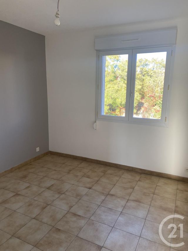 Appartement F3 à louer - 3 pièces - 67.86 m2 - PEZENAS - 34 - LANGUEDOC-ROUSSILLON - Century 21 Agi Immobilier