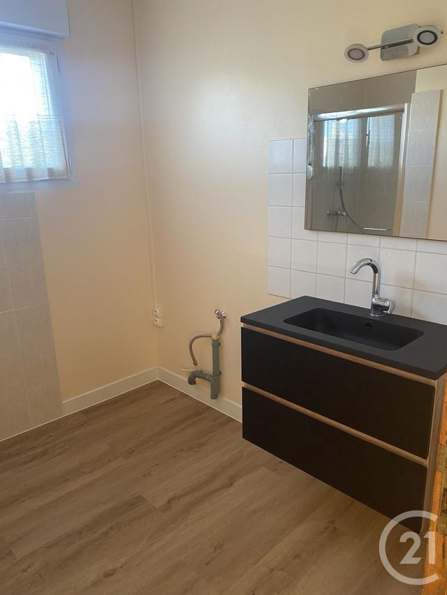 Appartement F3 à louer - 3 pièces - 67.86 m2 - PEZENAS - 34 - LANGUEDOC-ROUSSILLON - Century 21 Agi Immobilier