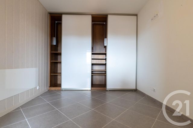 Appartement à vendre - 2 pièces - 42.44 m2 - PEZENAS - 34 - LANGUEDOC-ROUSSILLON - Century 21 Agi Immobilier