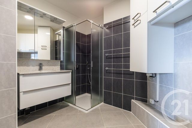 Appartement à vendre - 2 pièces - 42.44 m2 - PEZENAS - 34 - LANGUEDOC-ROUSSILLON - Century 21 Agi Immobilier