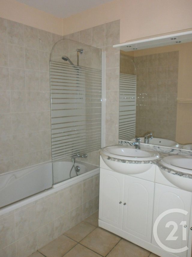 Appartement F3 à louer - 3 pièces - 52.0 m2 - PEZENAS - 34 - LANGUEDOC-ROUSSILLON - Century 21 Agi Immobilier