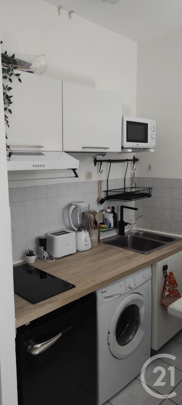 Appartement F2 à louer - 2 pièces - 41.0 m2 - PEZENAS - 34 - LANGUEDOC-ROUSSILLON - Century 21 Agi Immobilier