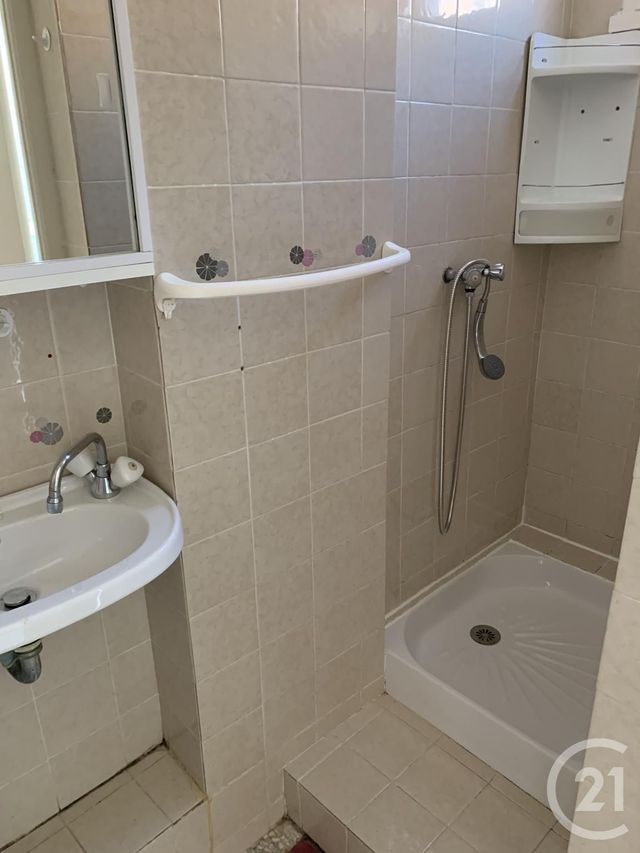 maison à louer - 5 pièces - 118.0 m2 - PEZENAS - 34 - LANGUEDOC-ROUSSILLON - Century 21 Agi Immobilier