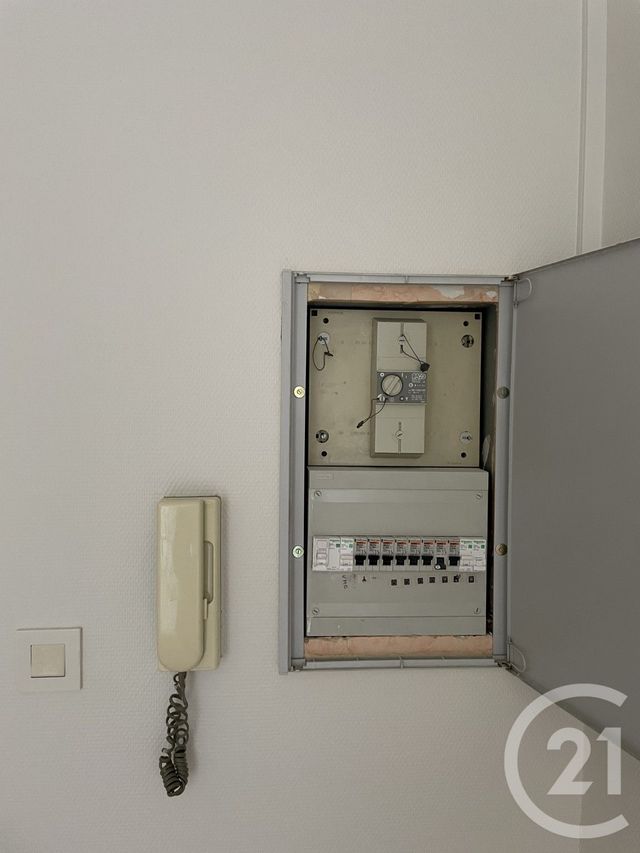 Appartement F3 à vendre - 3 pièces - 67.86 m2 - PEZENAS - 34 - LANGUEDOC-ROUSSILLON - Century 21 Agi Immobilier