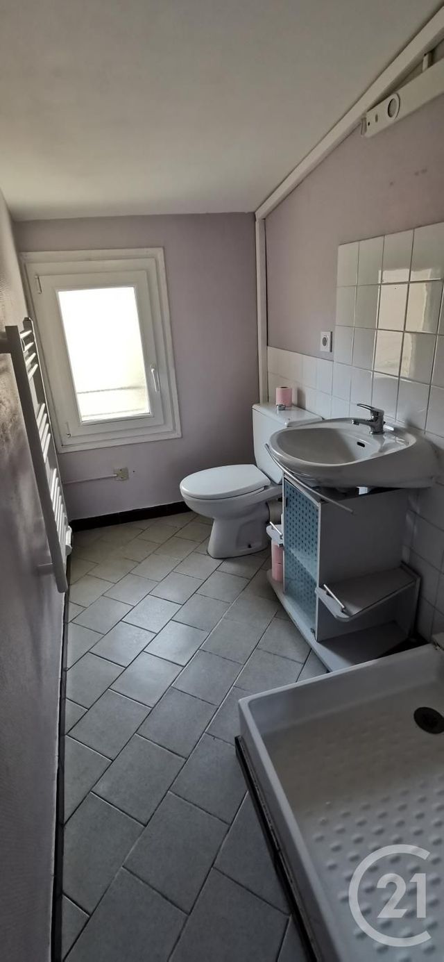 Appartement F3 à louer - 3 pièces - 60.0 m2 - PEZENAS - 34 - LANGUEDOC-ROUSSILLON - Century 21 Agi Immobilier