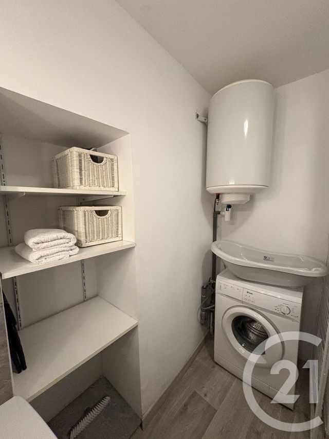 Appartement F2 à vendre - 2 pièces - 43.22 m2 - PEZENAS - 34 - LANGUEDOC-ROUSSILLON - Century 21 Agi Immobilier