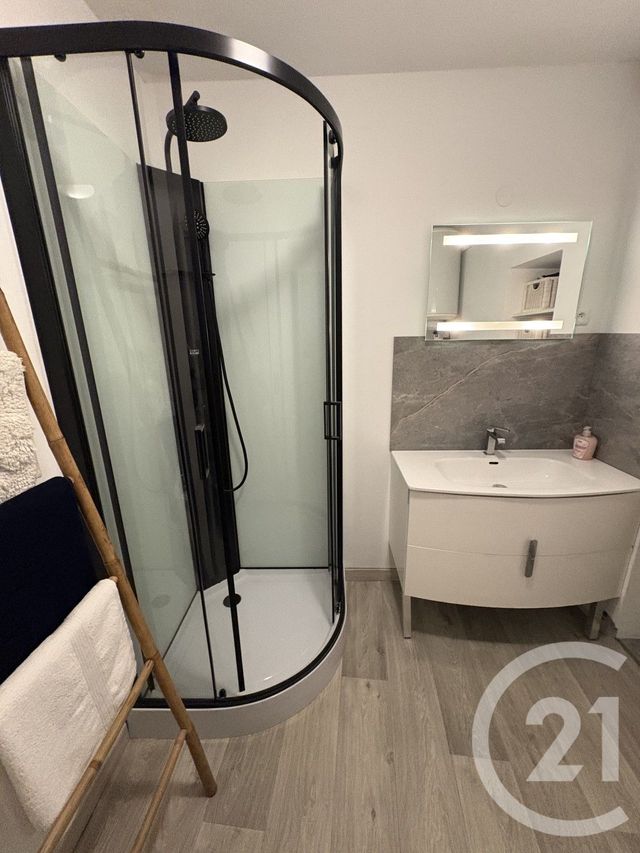 Appartement F2 à vendre - 2 pièces - 43.22 m2 - PEZENAS - 34 - LANGUEDOC-ROUSSILLON - Century 21 Agi Immobilier