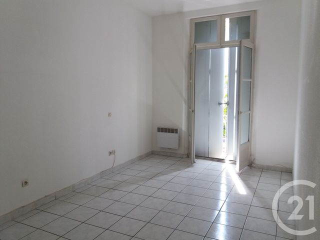 Appartement F4 à louer - 4 pièces - 82.0 m2 - PEZENAS - 34 - LANGUEDOC-ROUSSILLON - Century 21 Agi Immobilier
