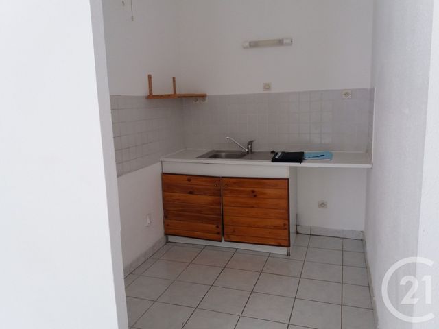 Appartement F4 à louer - 4 pièces - 82.0 m2 - PEZENAS - 34 - LANGUEDOC-ROUSSILLON - Century 21 Agi Immobilier