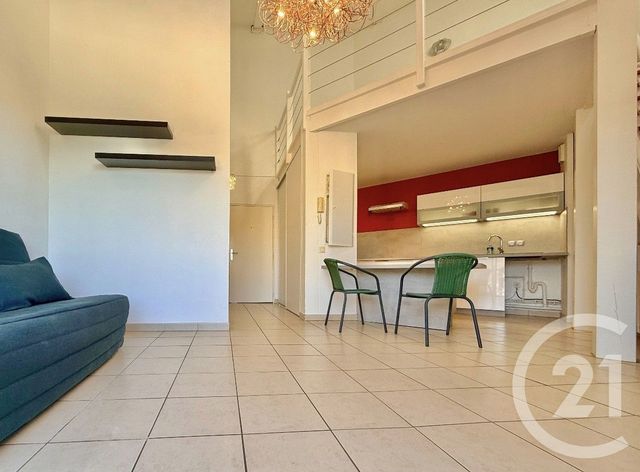 Appartement F2 à louer - 2 pièces - 54.08 m2 - PEZENAS - 34 - LANGUEDOC-ROUSSILLON - Century 21 Agi Immobilier