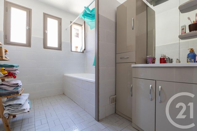 Appartement F4 à vendre - 4 pièces - 105.09 m2 - PEZENAS - 34 - LANGUEDOC-ROUSSILLON - Century 21 Agi Immobilier